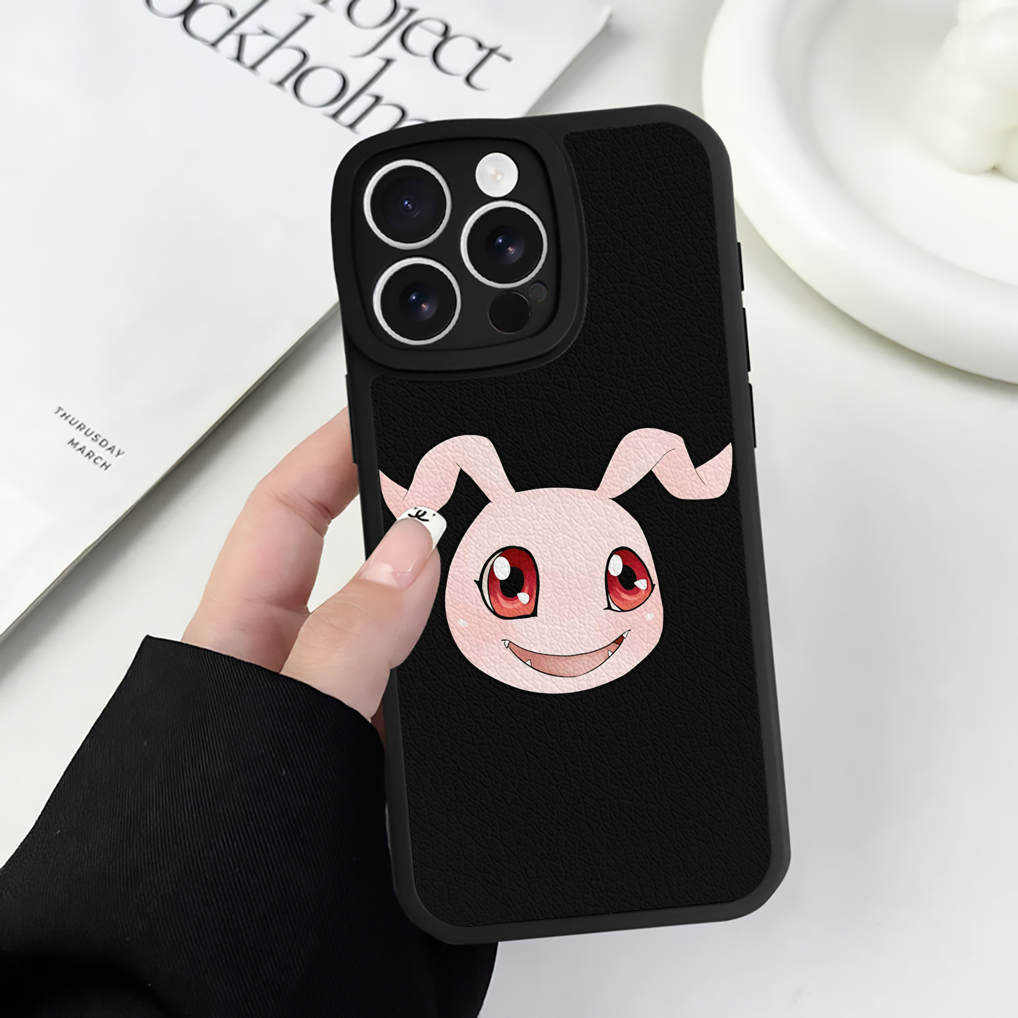 （画像用） Digimon デジタルモンスター/デジモン 【iPhone 16シリーズ対応】シリコンスマホケース（レザー調） 材質：シリコン